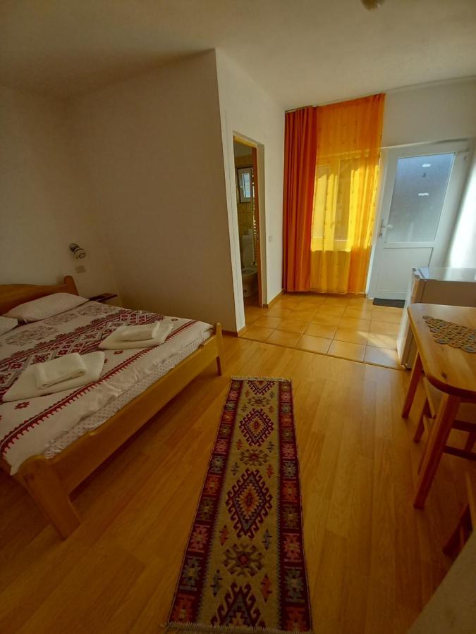 Casa Din Barcut Pensionat Exteriör bild